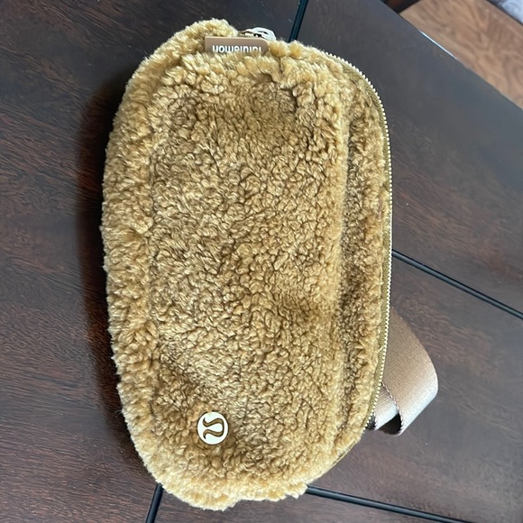Lululemon + Everywhere Belt Bag 1L Fleece Fleece everywhere belt bag